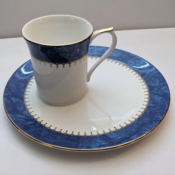 Fine Bone China Tea Set - Picture 5 of 5